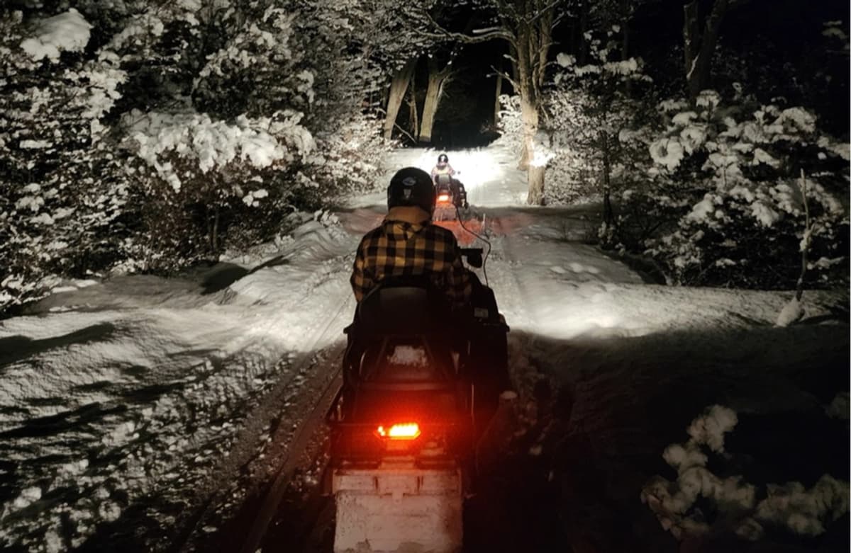 Moto de Nieve a la Noche Austral de Valle Tierra Mayor y Fondue de Queso
