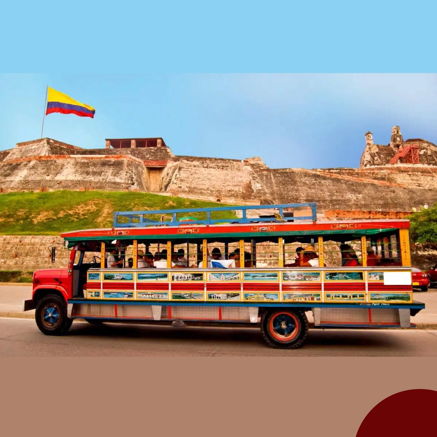 City Tour en Chiva por Cartagena con Castillo San Felipe