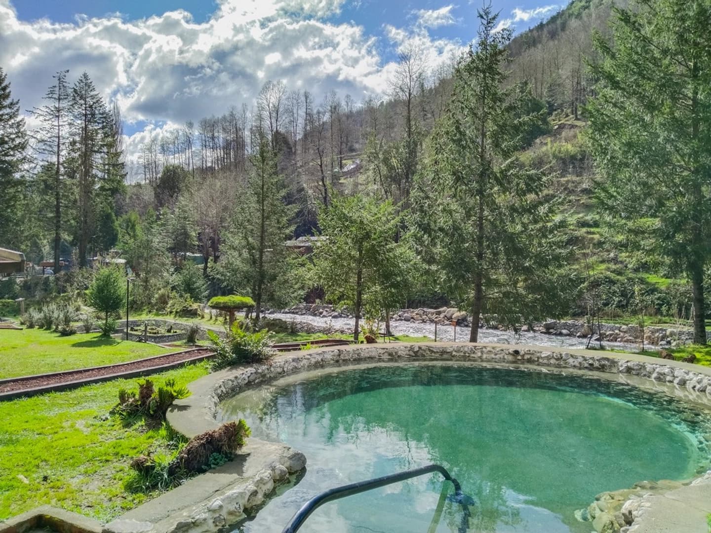 Tour Termas Huilo Huilo y Navegación Lago Calafquén desde Valdivia