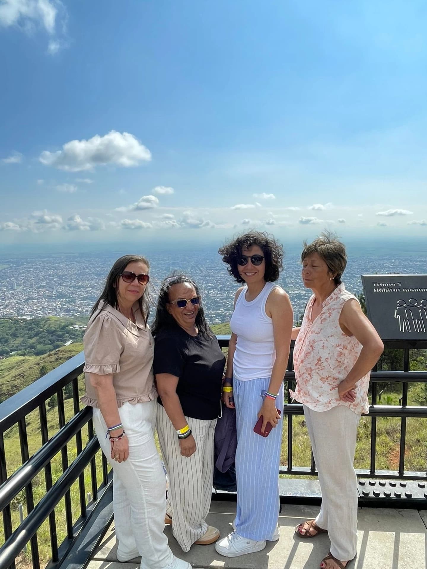 Tour Guiado a Cristo Rey con Vista Panorámica de Cali