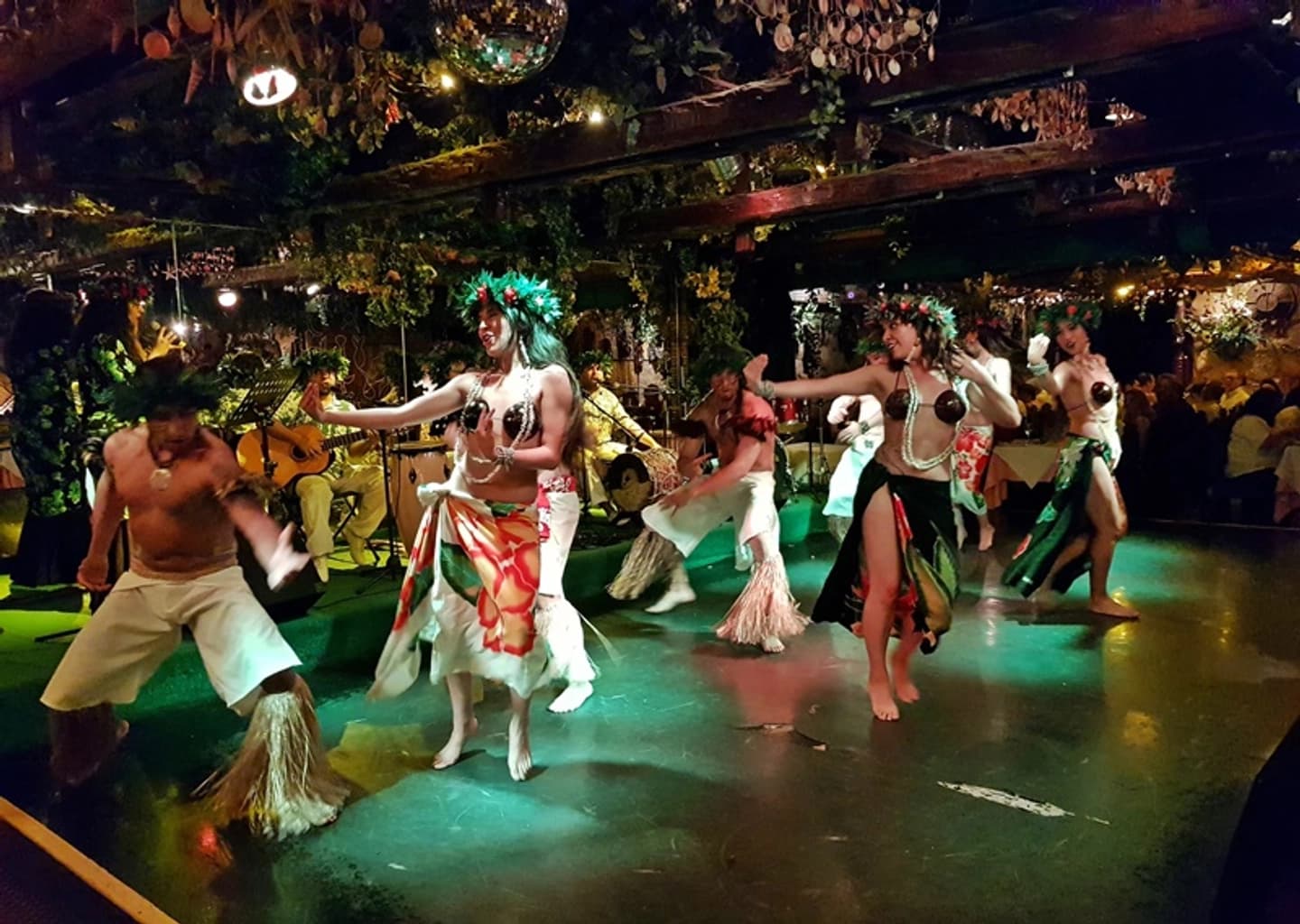 Cena Show en Restaurante Bali Hai con traslados en Santiago