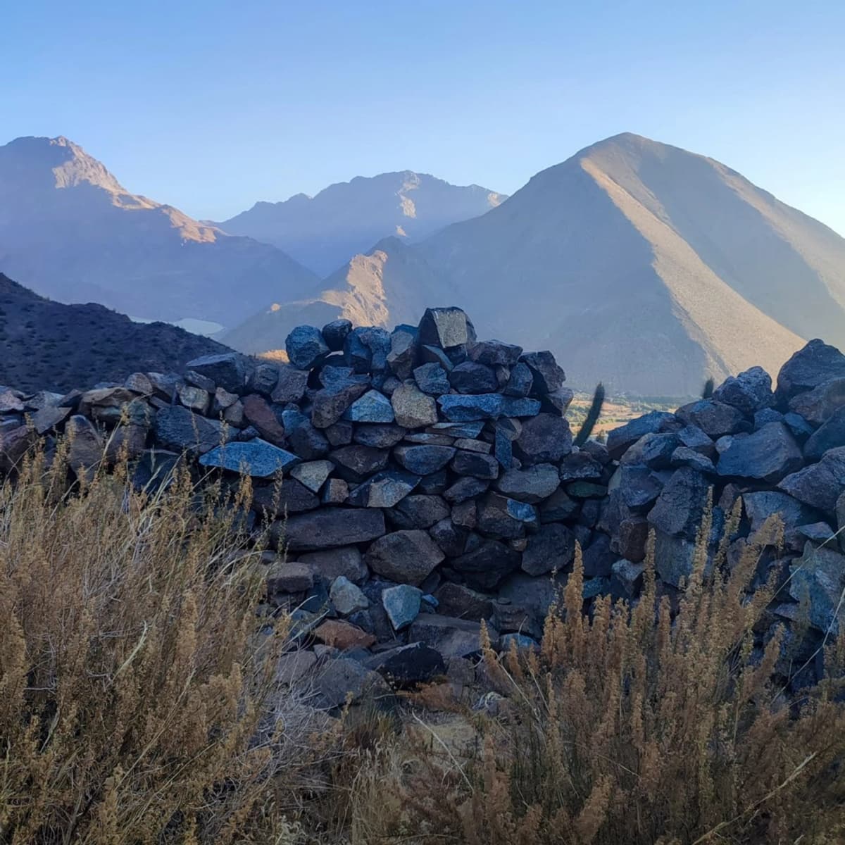 Senderismo en el Valle de Elqui: Ruta a Pullayes y Petroglifos