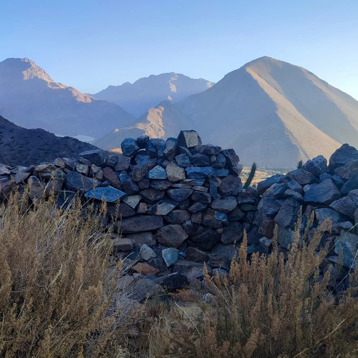 Senderismo en el Valle de Elqui: Ruta a Pullayes y Petroglifos