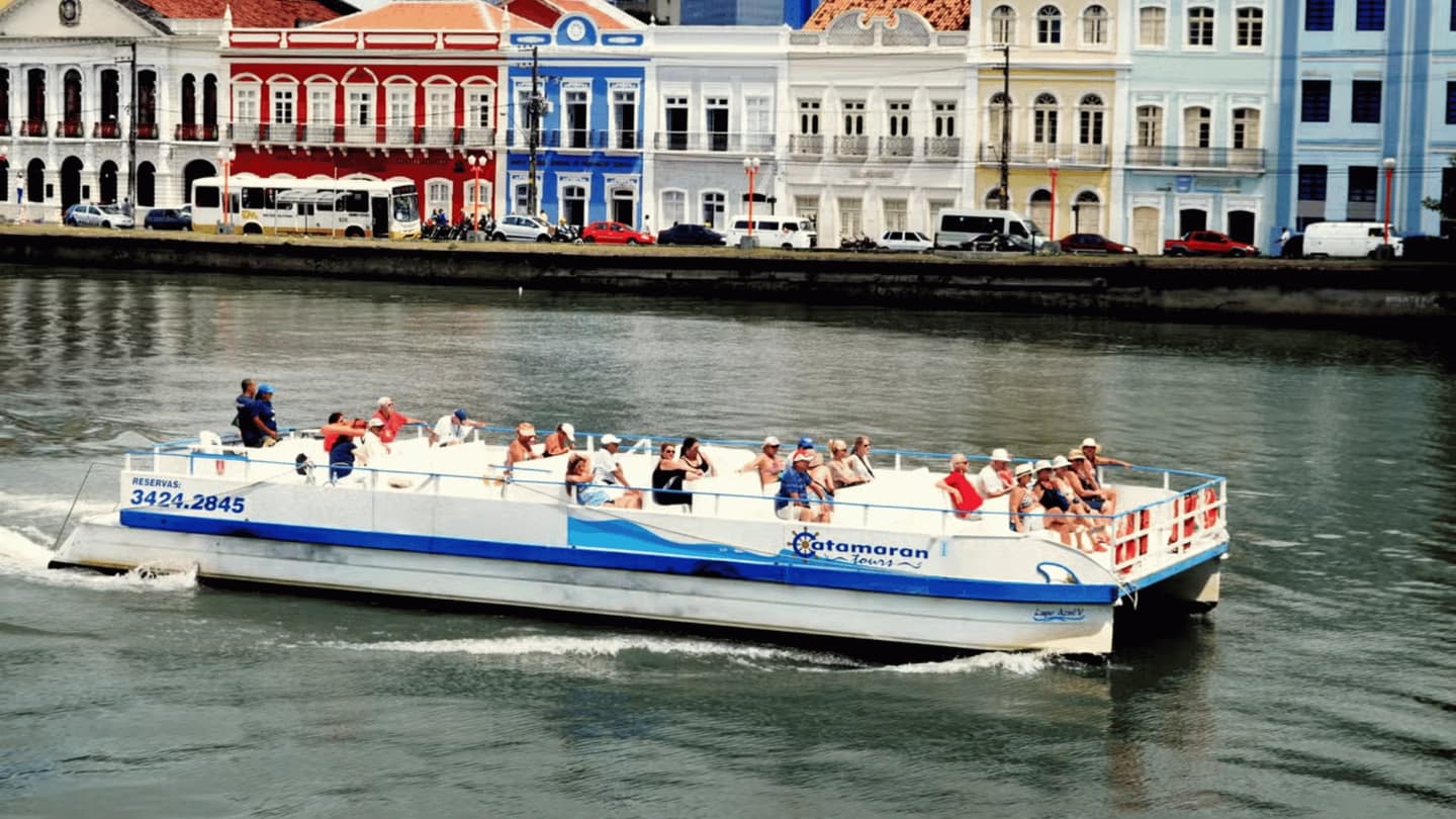 Paseo en catamarán por el río Capibaribe