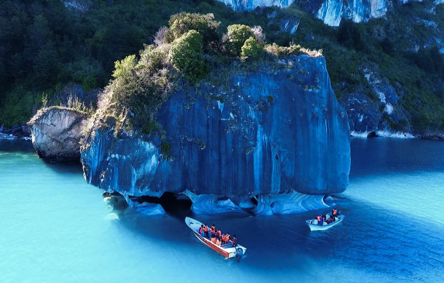 Capillas de Mármol en bote desde Villa Cerro Castillo