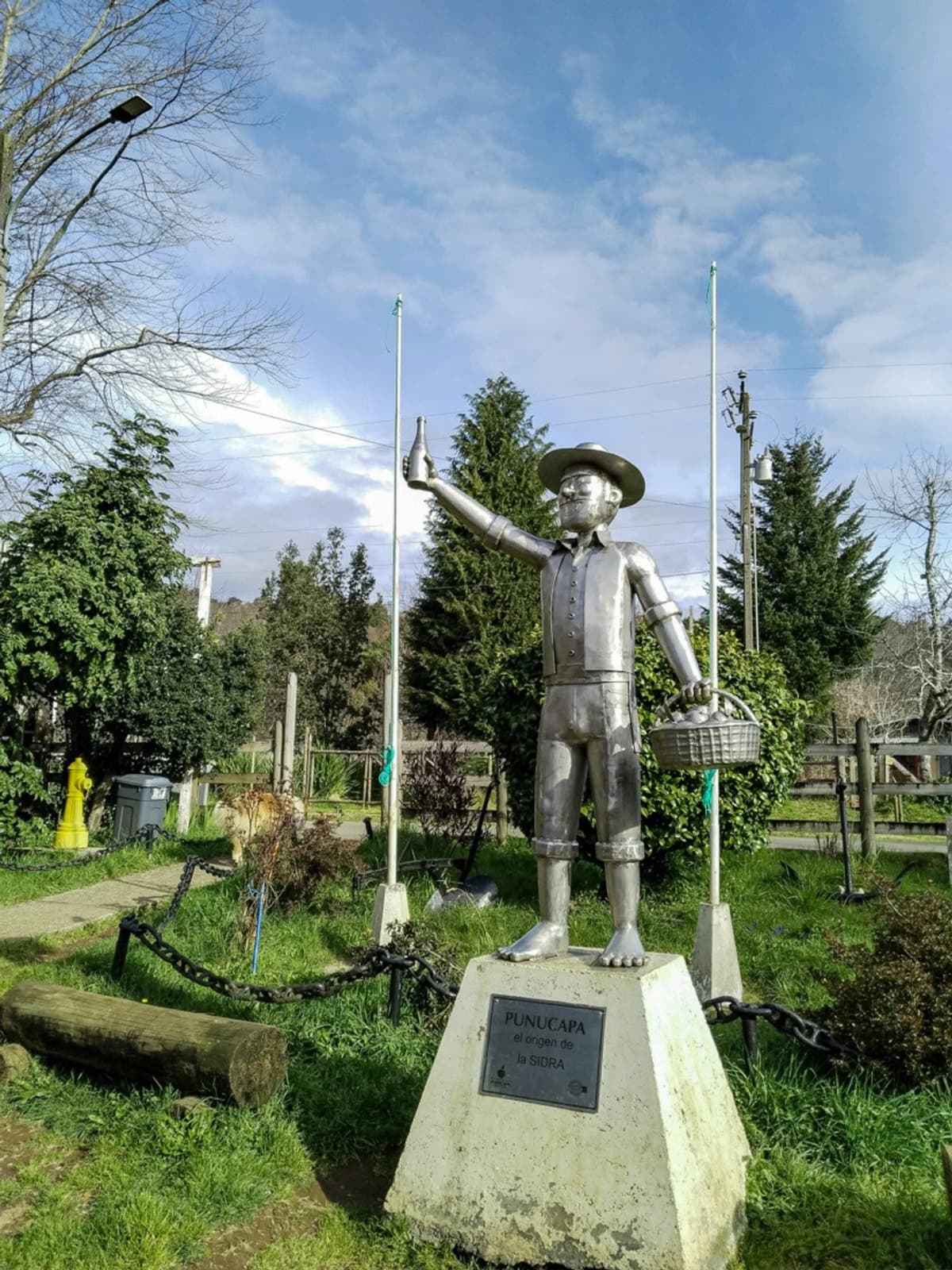 Descubre Punucapa: Navegación y Delicias Artesanales en Valdivia