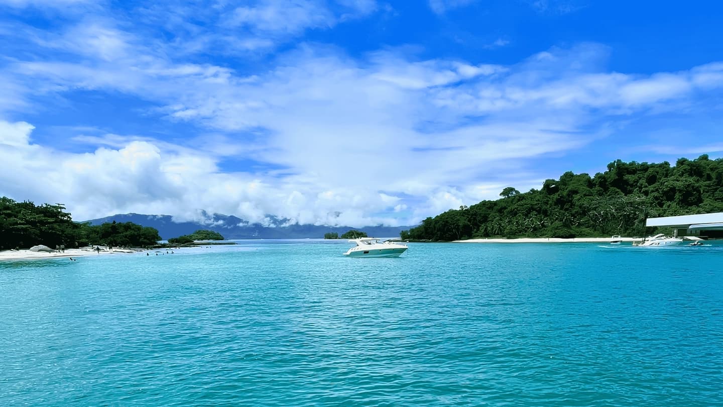 Paseo en lancha por las Islas Paradisíacas desde Ilha Grande