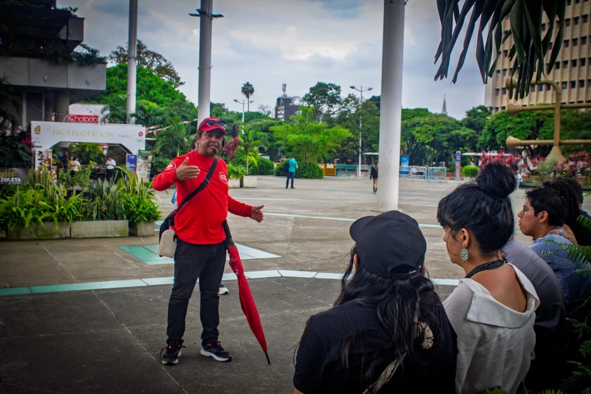 Tour a pie de salsa y arte urbano en Cali