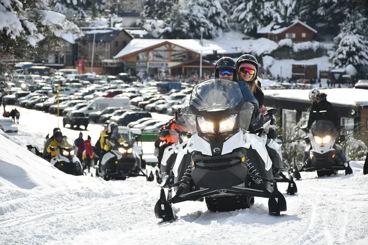 Travesía Afterski en Moto de Nieve y Cena en La Cueva Cerro Catedral