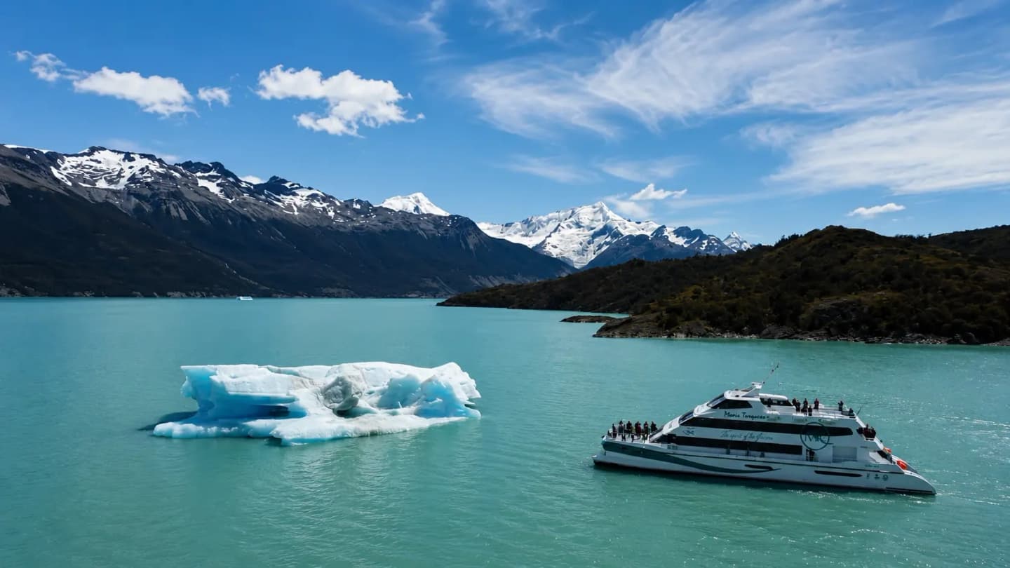 Gourmet Classic Navigation through Upsala, Spegazzini Glaciers and Perito Moreno Walls