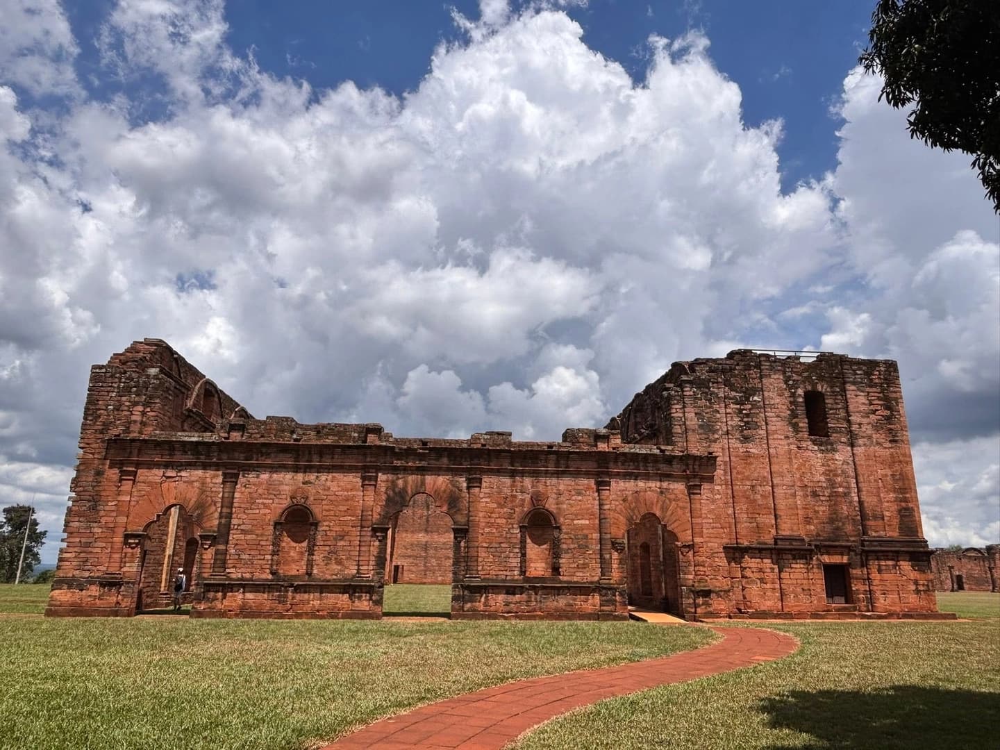 Tour Histórico a Reducciones Jesuíticas, Yerba Mate y Encarnación
