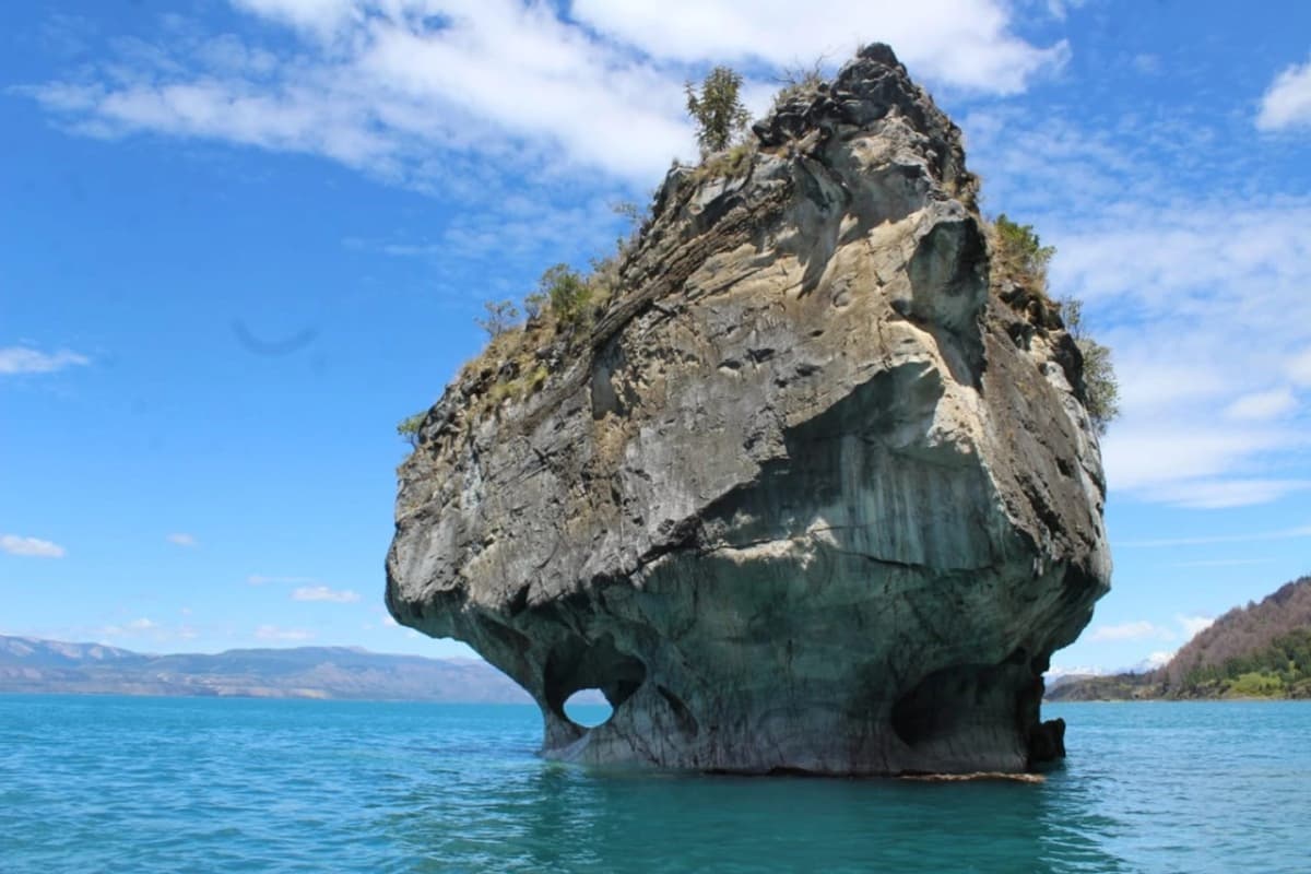 Navega hacia el Santuario Capilla de Mármol desde Coyhaique
