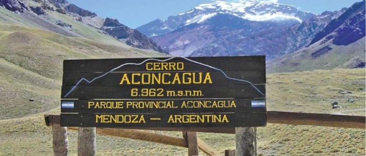 Trekking to Aconcagua Park and Laguna del Inca with Trekking from Santiago