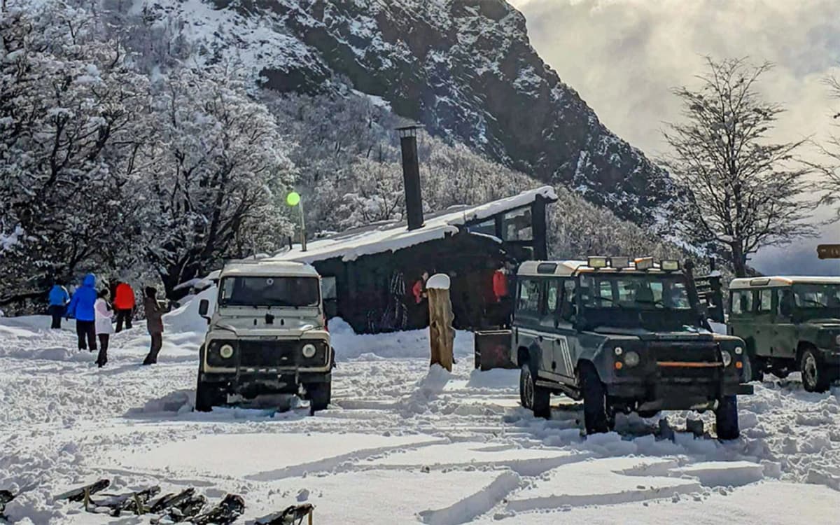 Refugio Roca Negra: 4x4, Raquetas de Nieve y Fondue