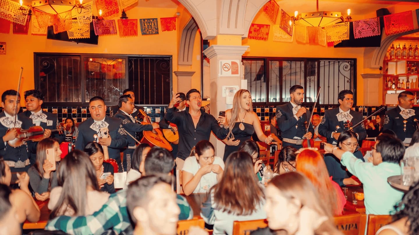 Experiencia nocturna en Plaza Garibaldi con show de Mariachis desde Ciudad de México