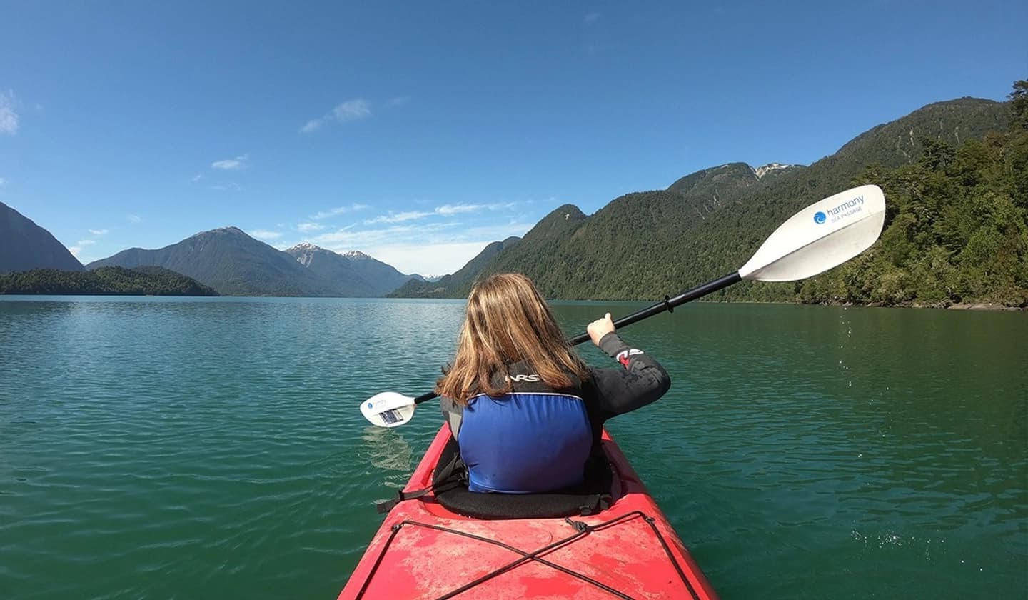 Navegación en Kayak por el Río Palena: Desde La Junta al Corazón de Aysén