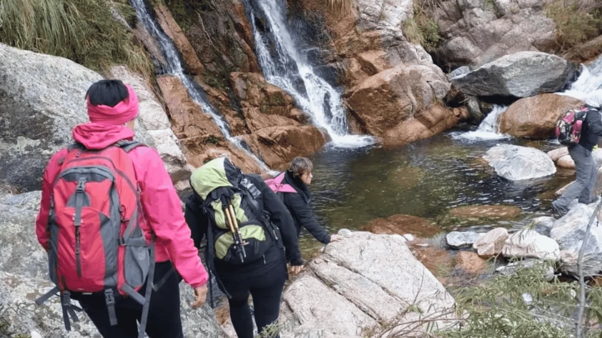 Trekking en Familia a Cascada Esmeralda en Merlo