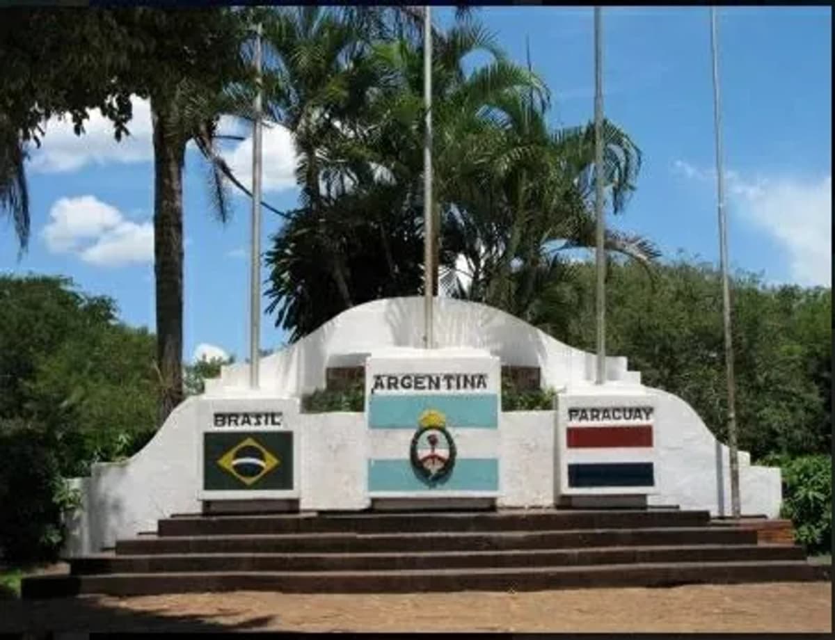 La Aripuca, Comunidad Guarani, Hito 3 fronteras