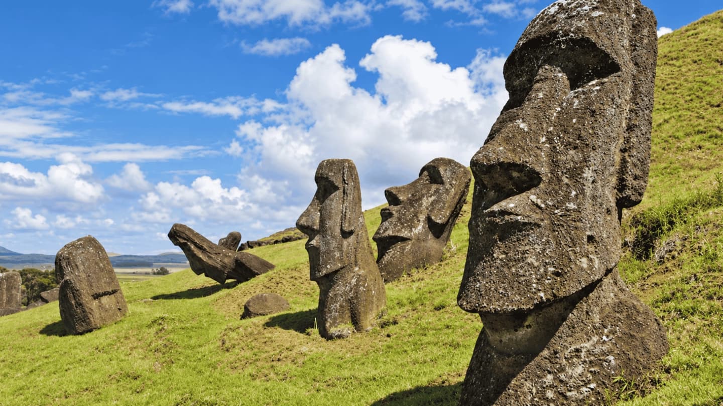 Rapa Nui en 3 días: Tour Tangata Manu y Tour Hotu Matua + Paseo en Bote