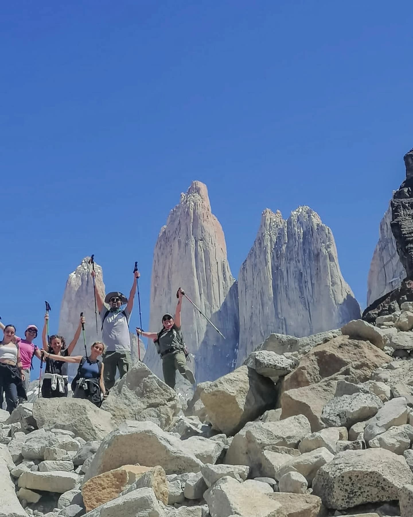 Trekking Base Las Torres del Paine desde Puerto Natales
