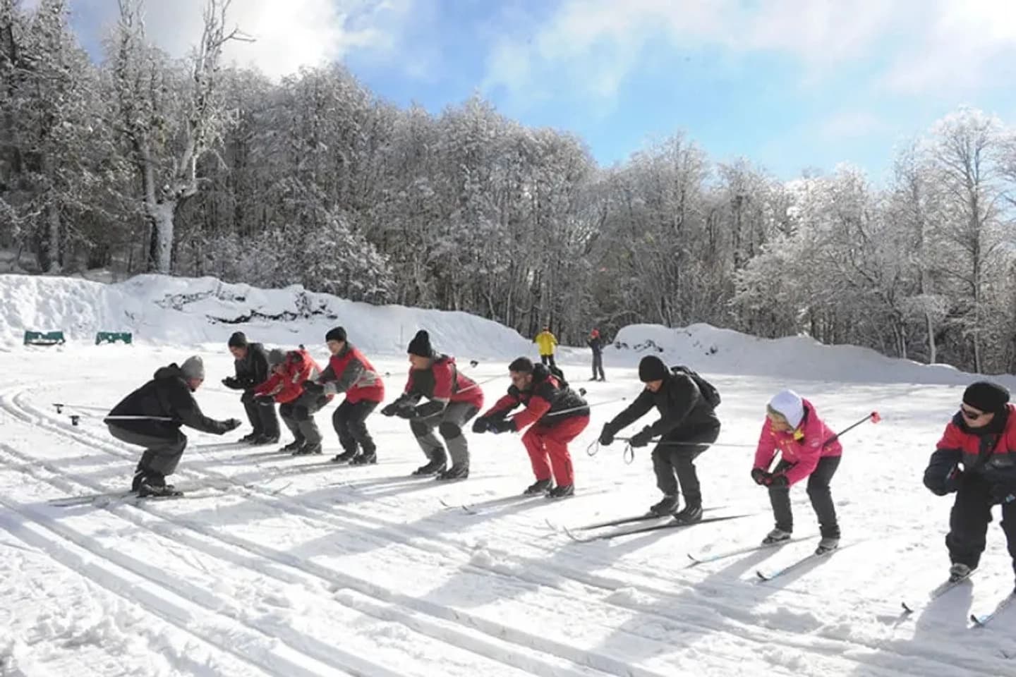 Aprende Esquí Nórdico: Clase Grupal y Equipos en Bariloche