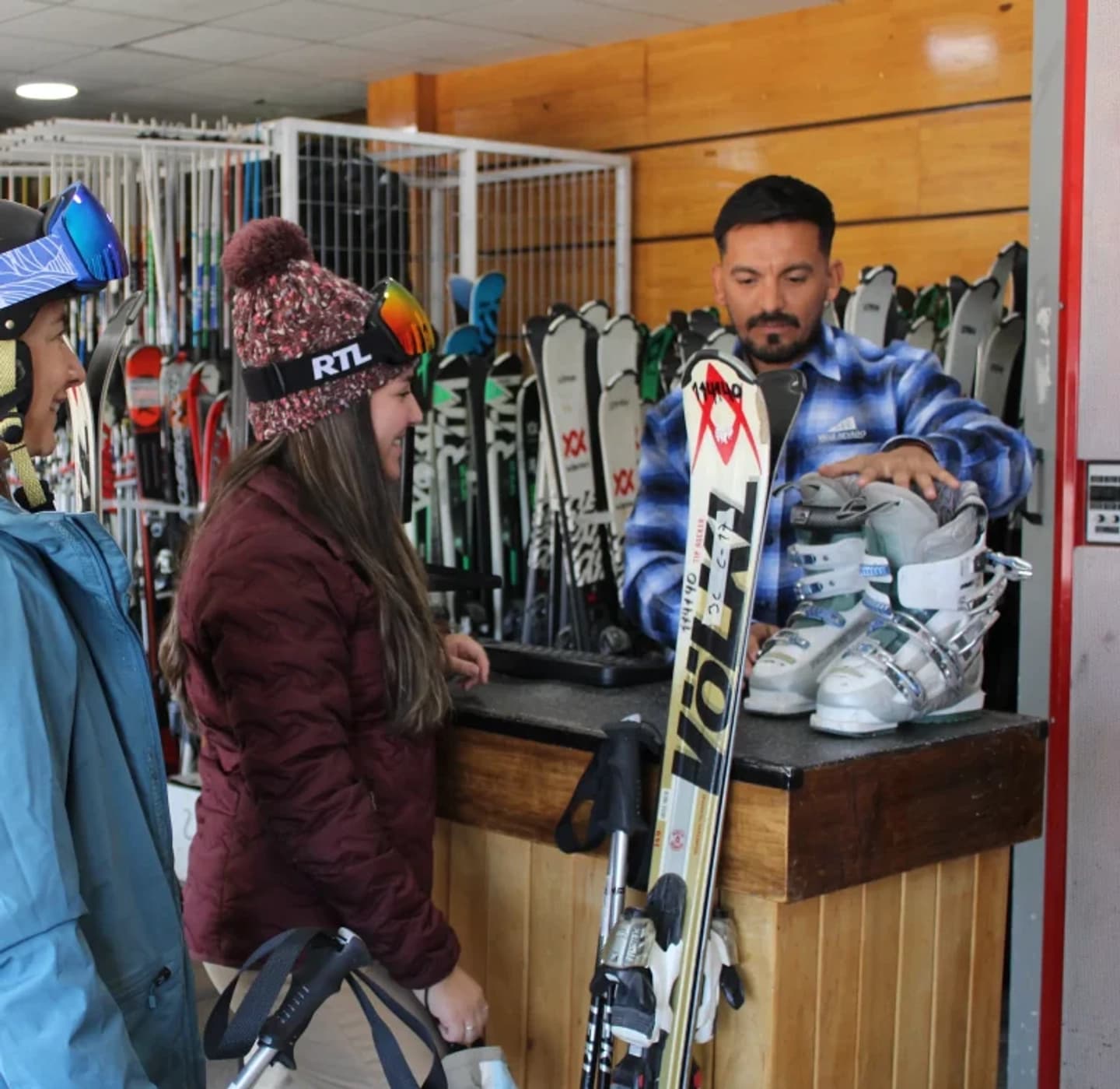 Valle Nevado: Ticket de acceso más equipo de ski o snowboard