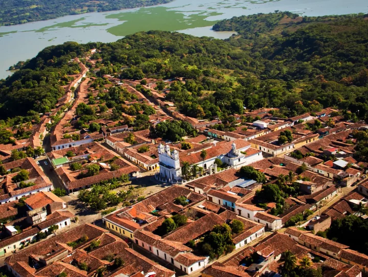 Excursión Combinada Suchitoto y San Salvador