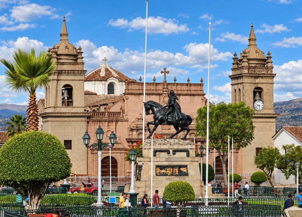 Ayacucho (Huamanga): iglesias coloniales, artesanía y miradores