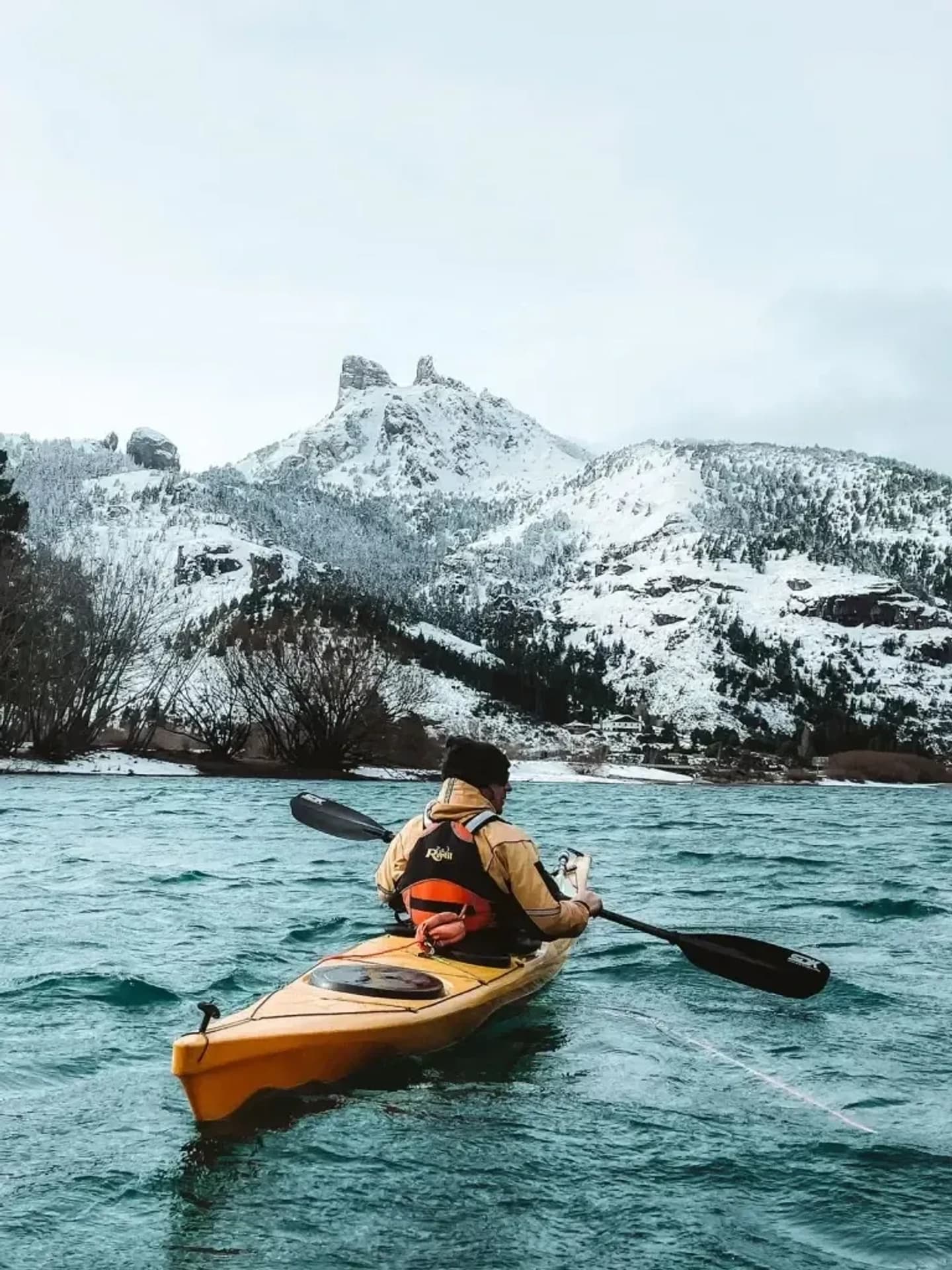 Kayak en el Valle Encantado por el río Limay