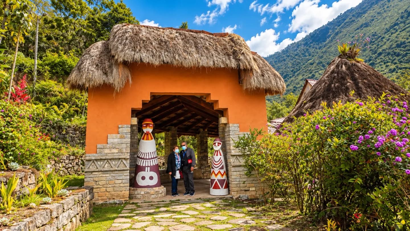 Tour de día completo a los Mausoleos de Revash y Museo de Leymebamba desde Chachapoyas