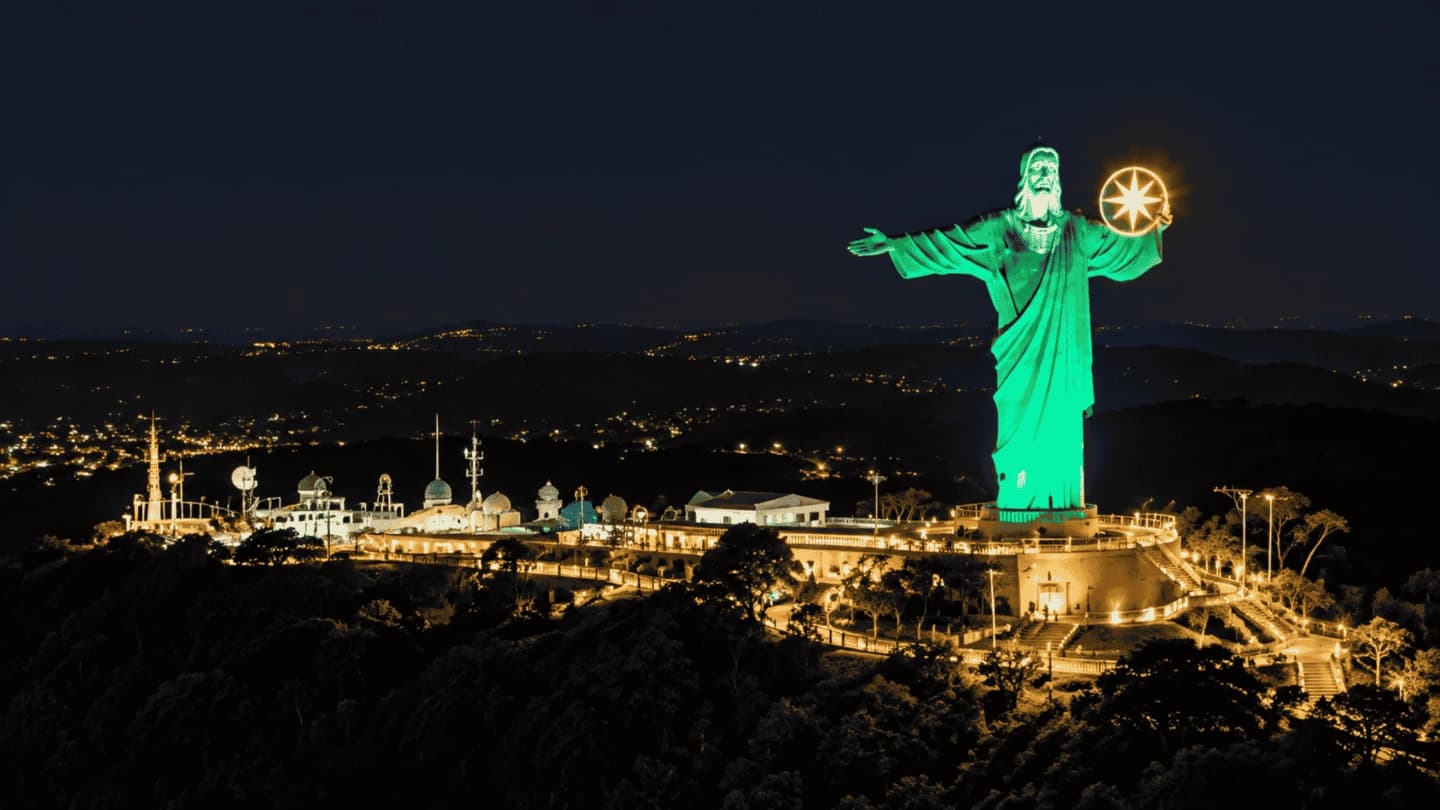 Tour nocturno en Balneário Camboriú con cena y Cristo Luz