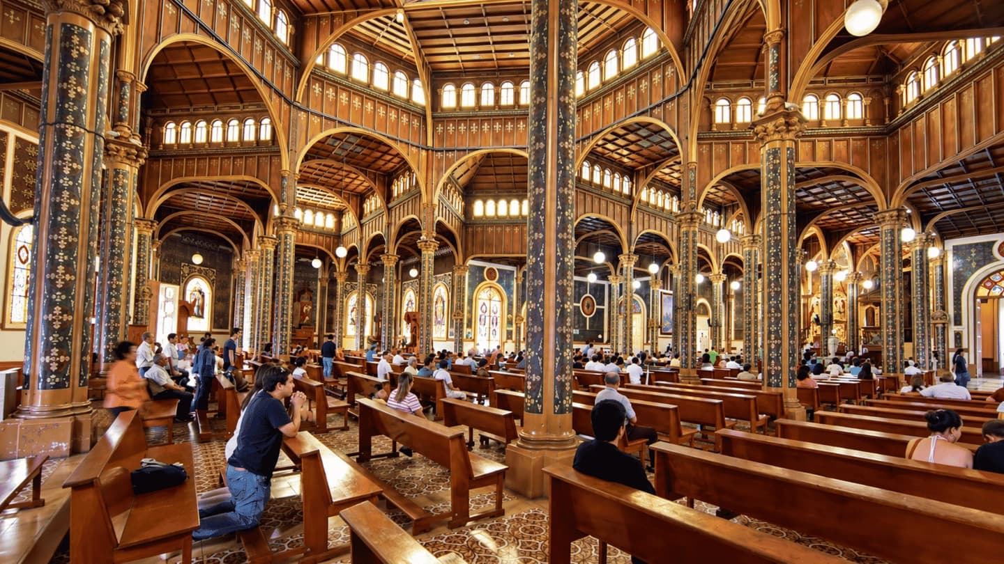 Tour de medio día al Volcán Irazú y Basílica de los Ángeles