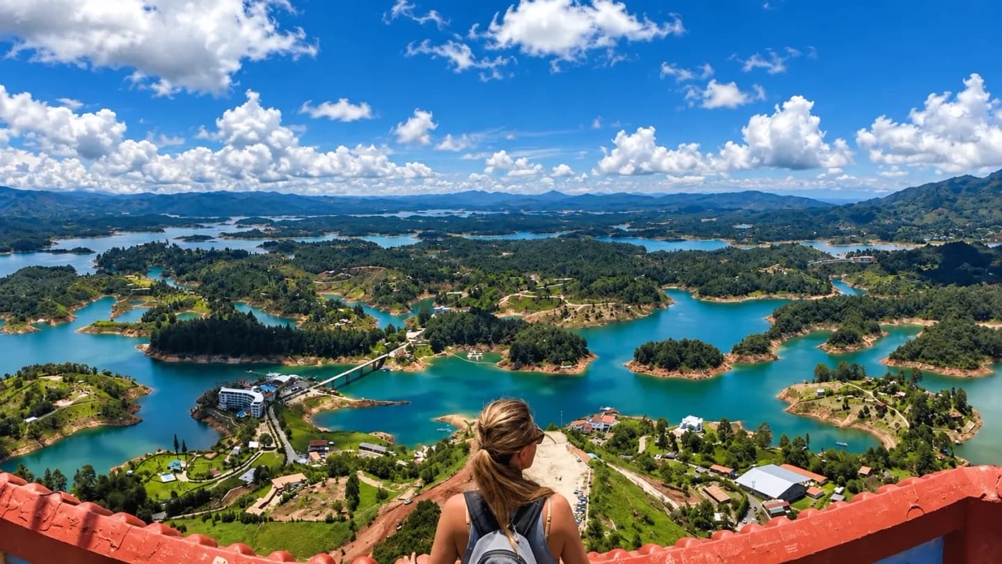 Tour a Guatapé com Piedra del Peñol e Hacienda La Manuela