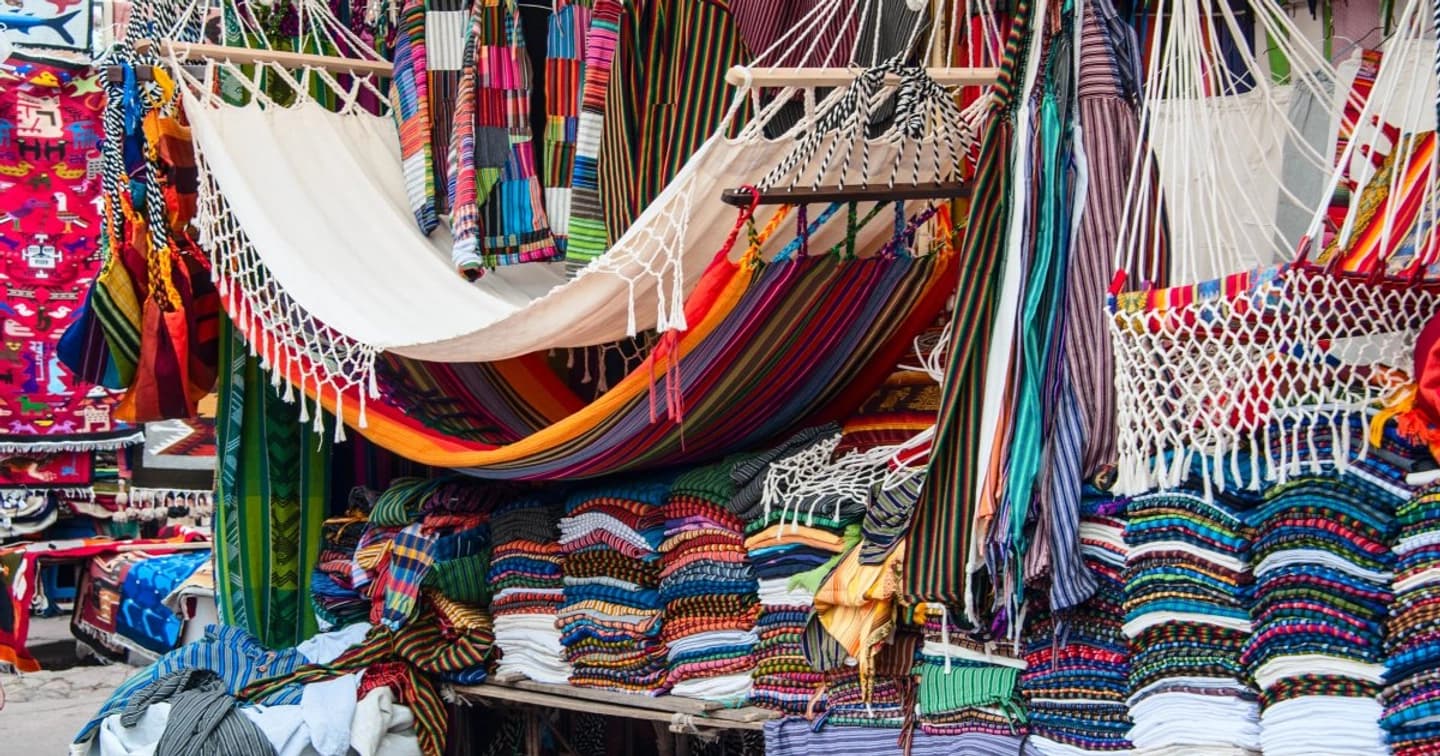 Tour privado a Otavalo, Plaza de los Ponchos y Cascada de Peguche