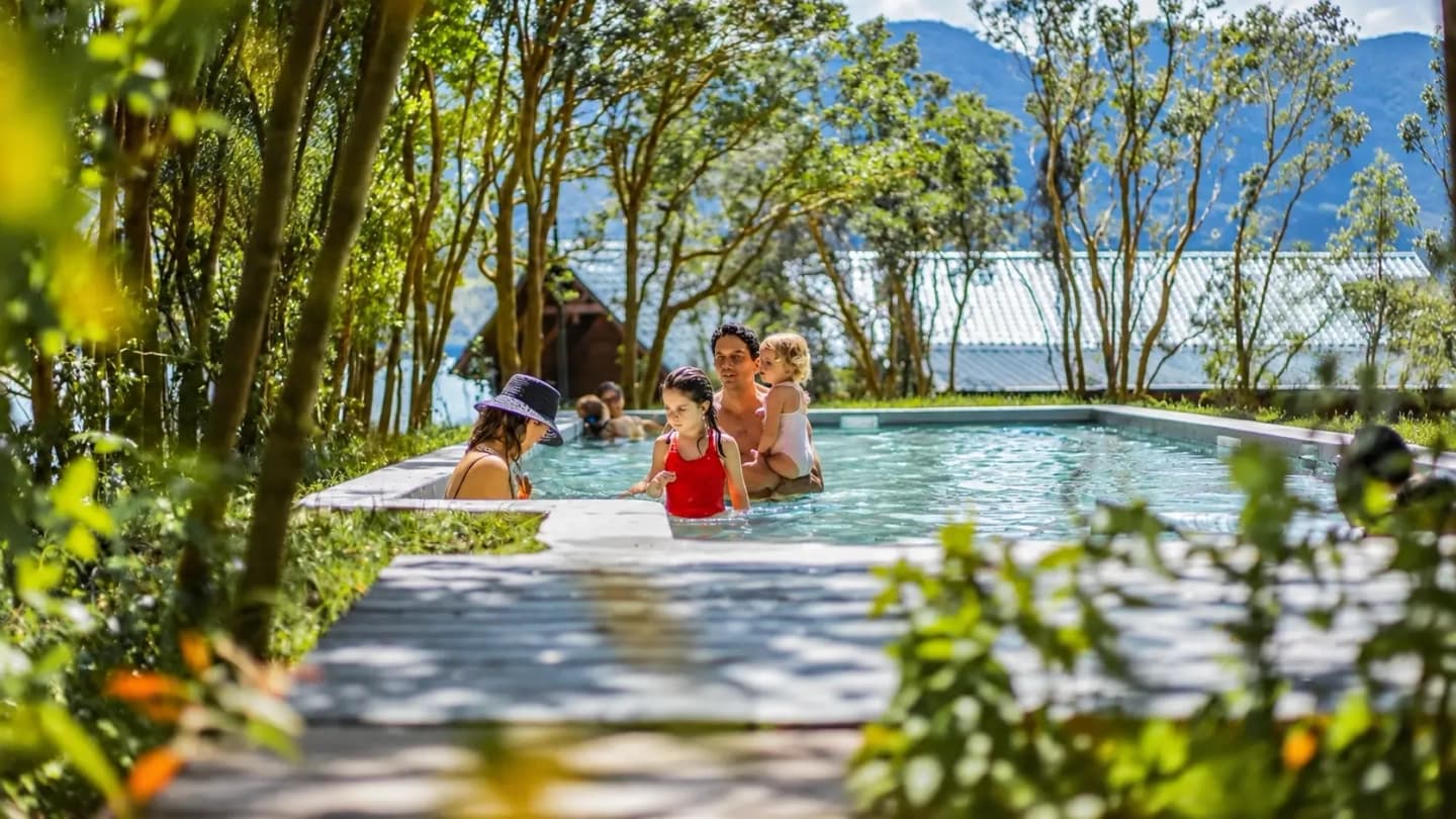 Entrada Dia Completo às Termas Cochamó com Acesso a 5 Piscinas