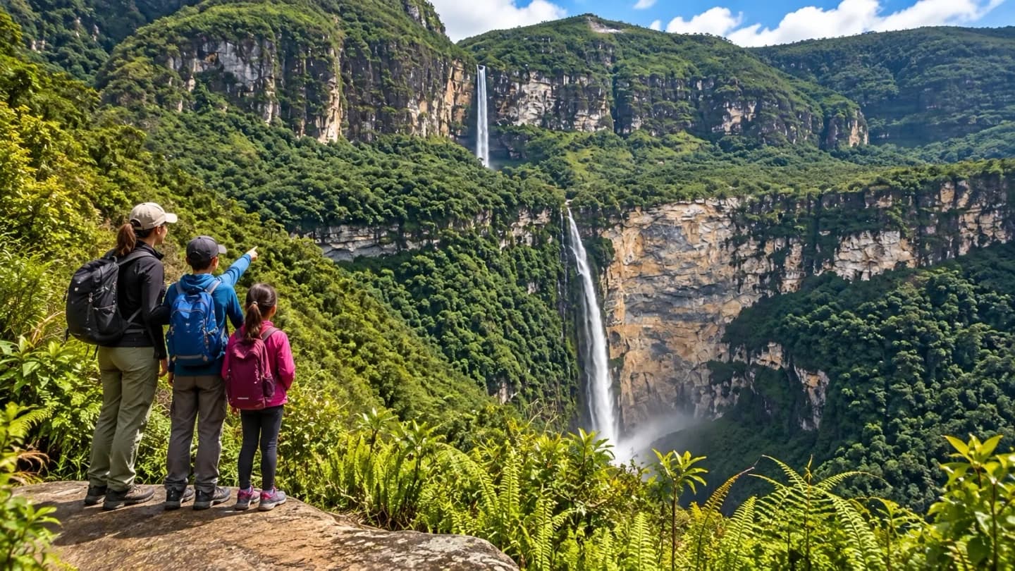 Trekking privado de día completo a las dos caídas de Gocta desde Chachapoyas